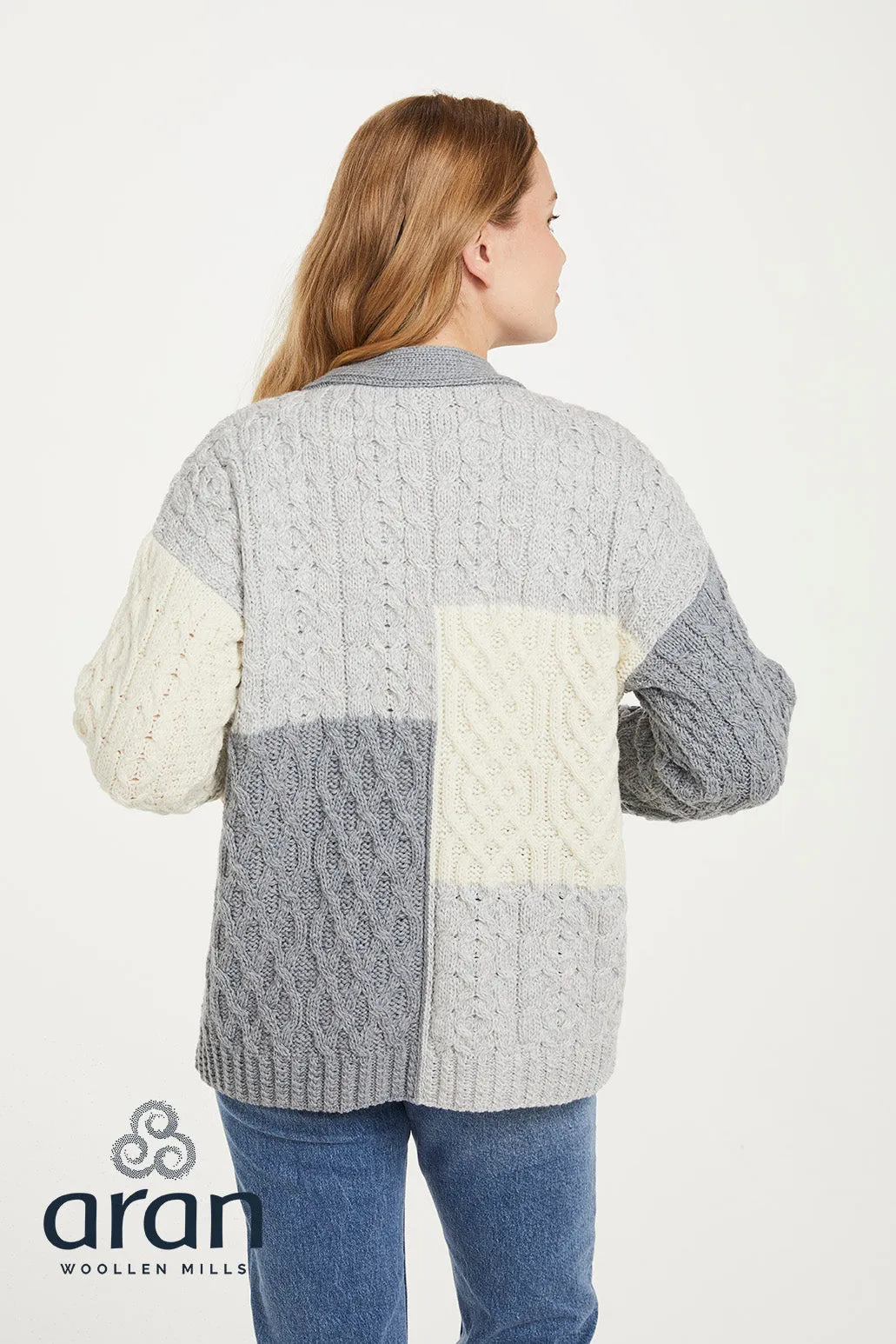 Aran Woollen Mills - B215 patch | wollen damesvest met knopen