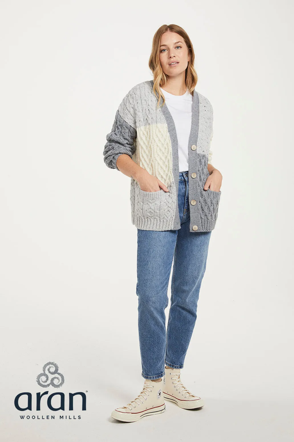 Aran Woollen Mills - B215 patch | wollen damesvest met knopen