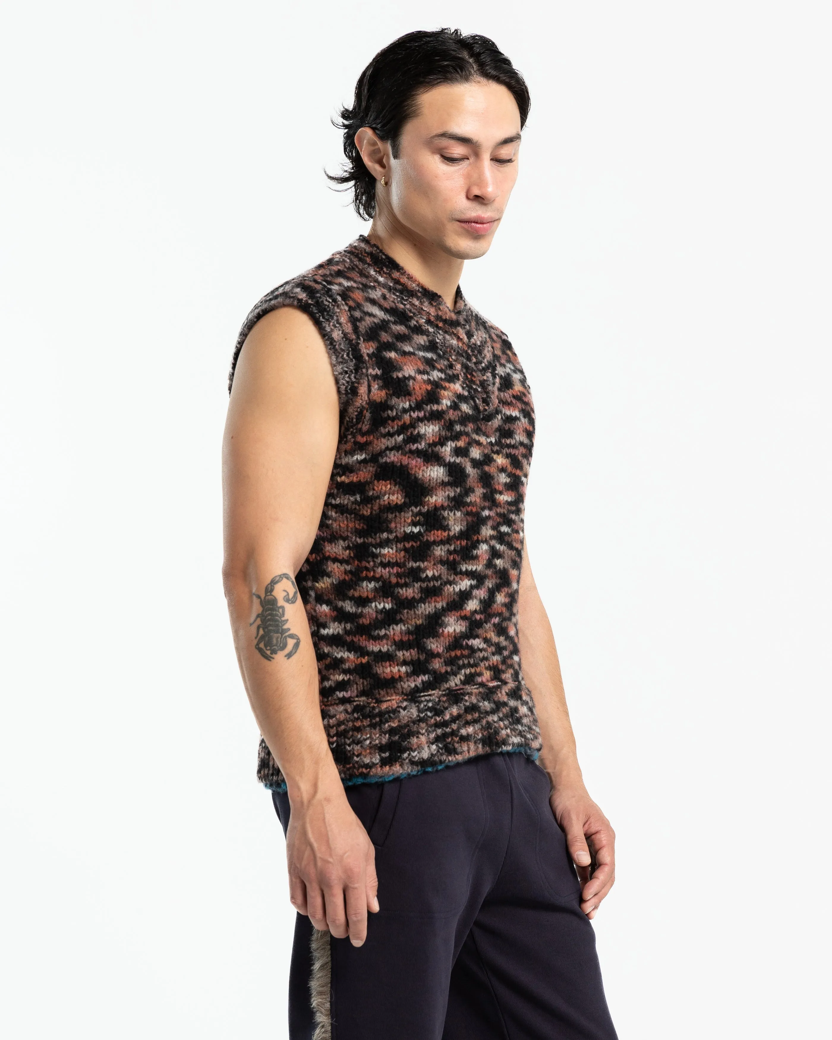 Gudea Vest in Black Speckled White