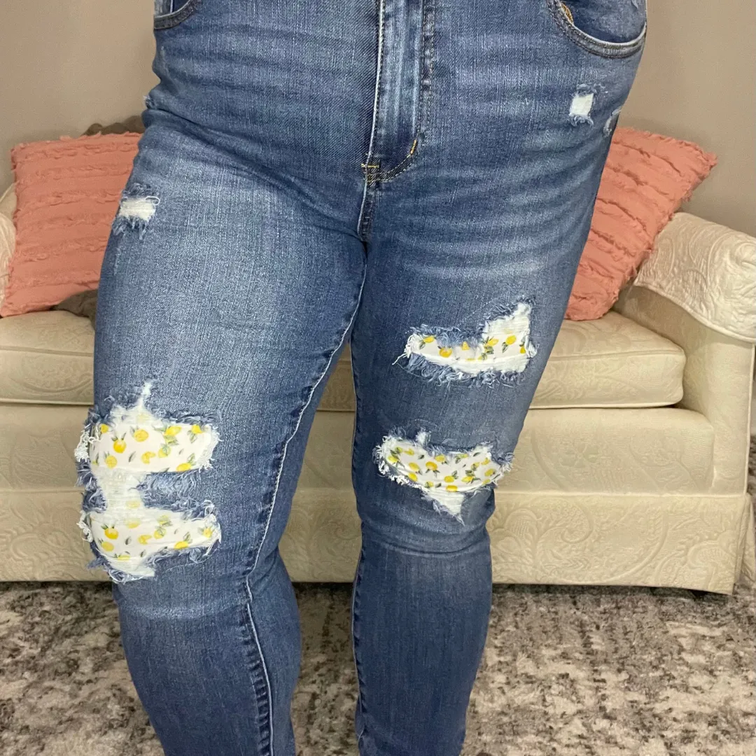 Judy Blue Distressed Lemon Patch Skinny Jeans