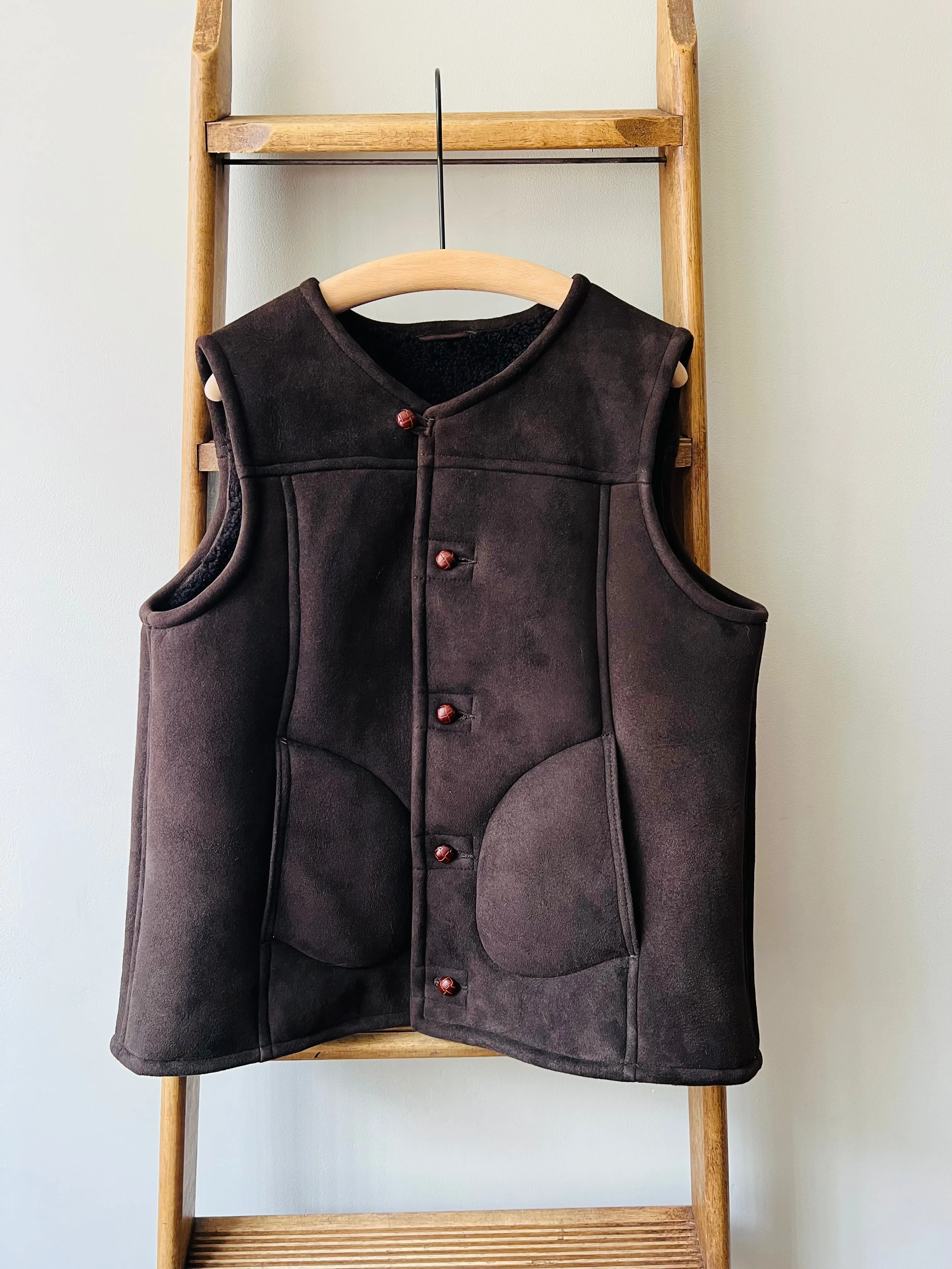 Sheepskin Gilet / Suede Brown