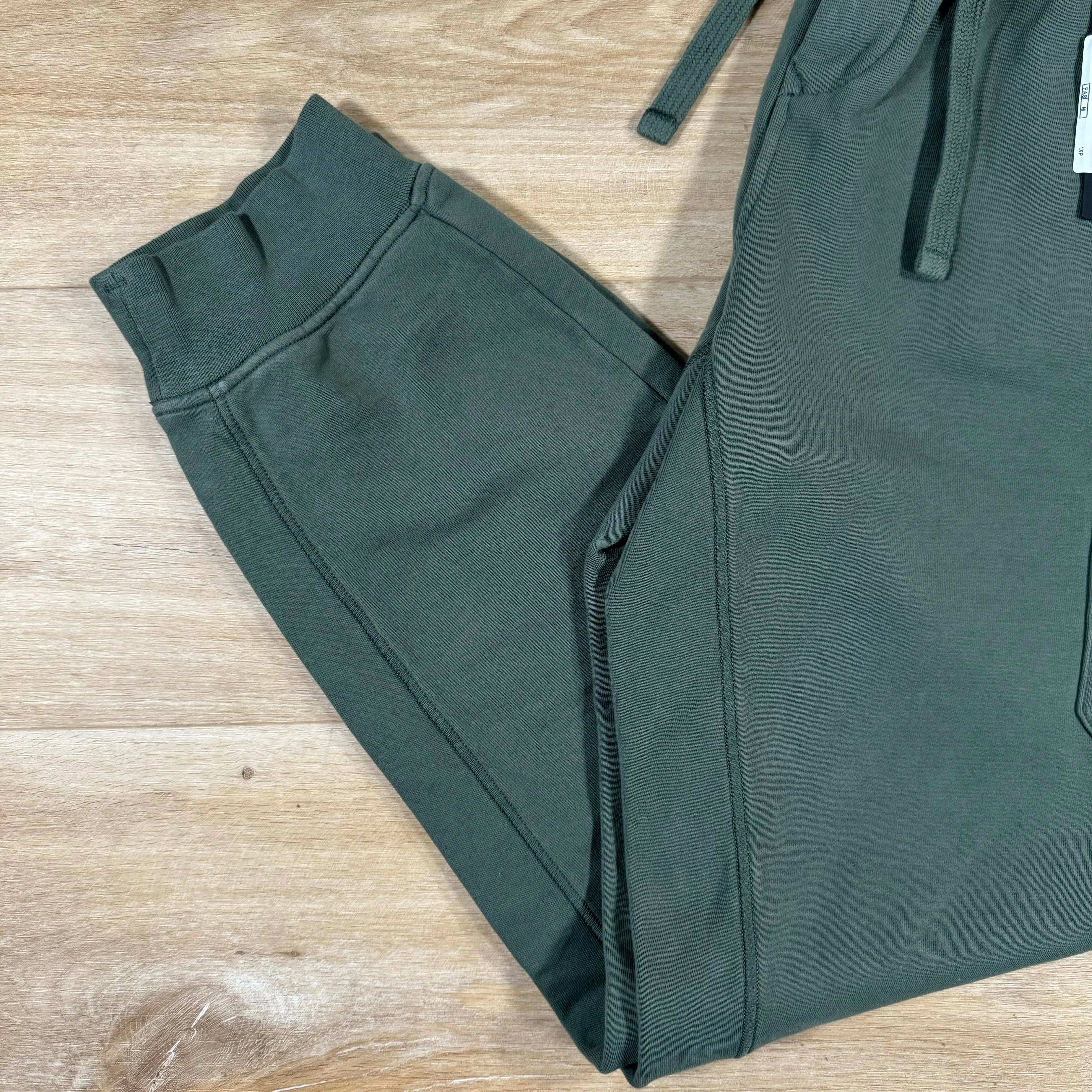 Stone Island Regular Fit Cargo Sweatpants in Musk